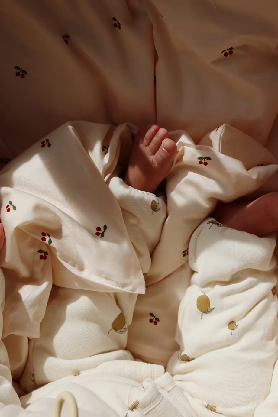 Shop Konges Sløjd baby sengesæt 70x100 - cherry