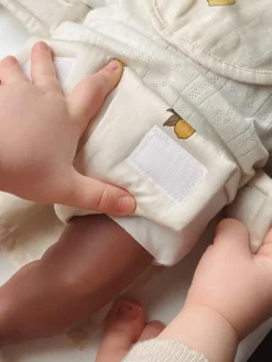 Discount Konges Sløjd puslesæt til dukke - lemon